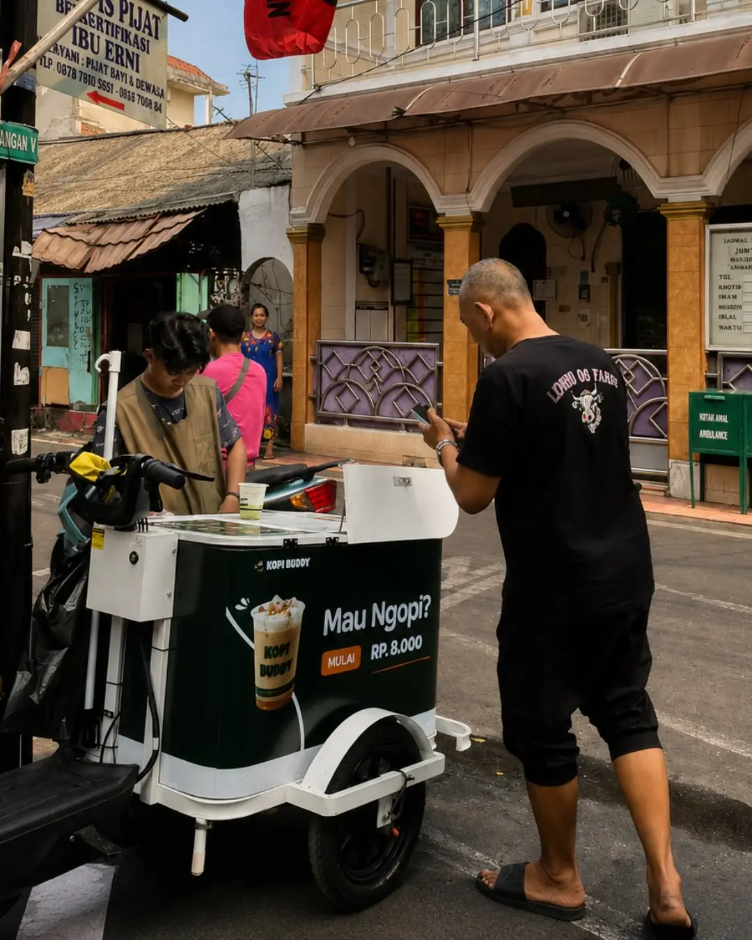 Gerobak KopiBuddy di sudut jalan, siap racik kopi